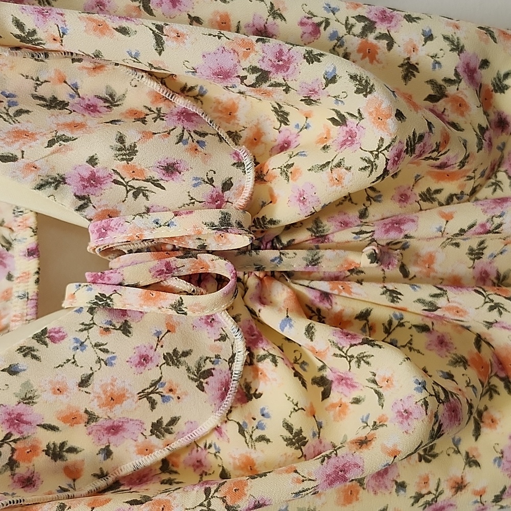 SEXY LITTLE DRESS...CUT OUT BACK SIZE S - Picture 2 of 8